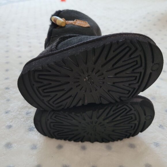 UGG Winter Boots for a Toodler Size 6 - Picture 5 of 7